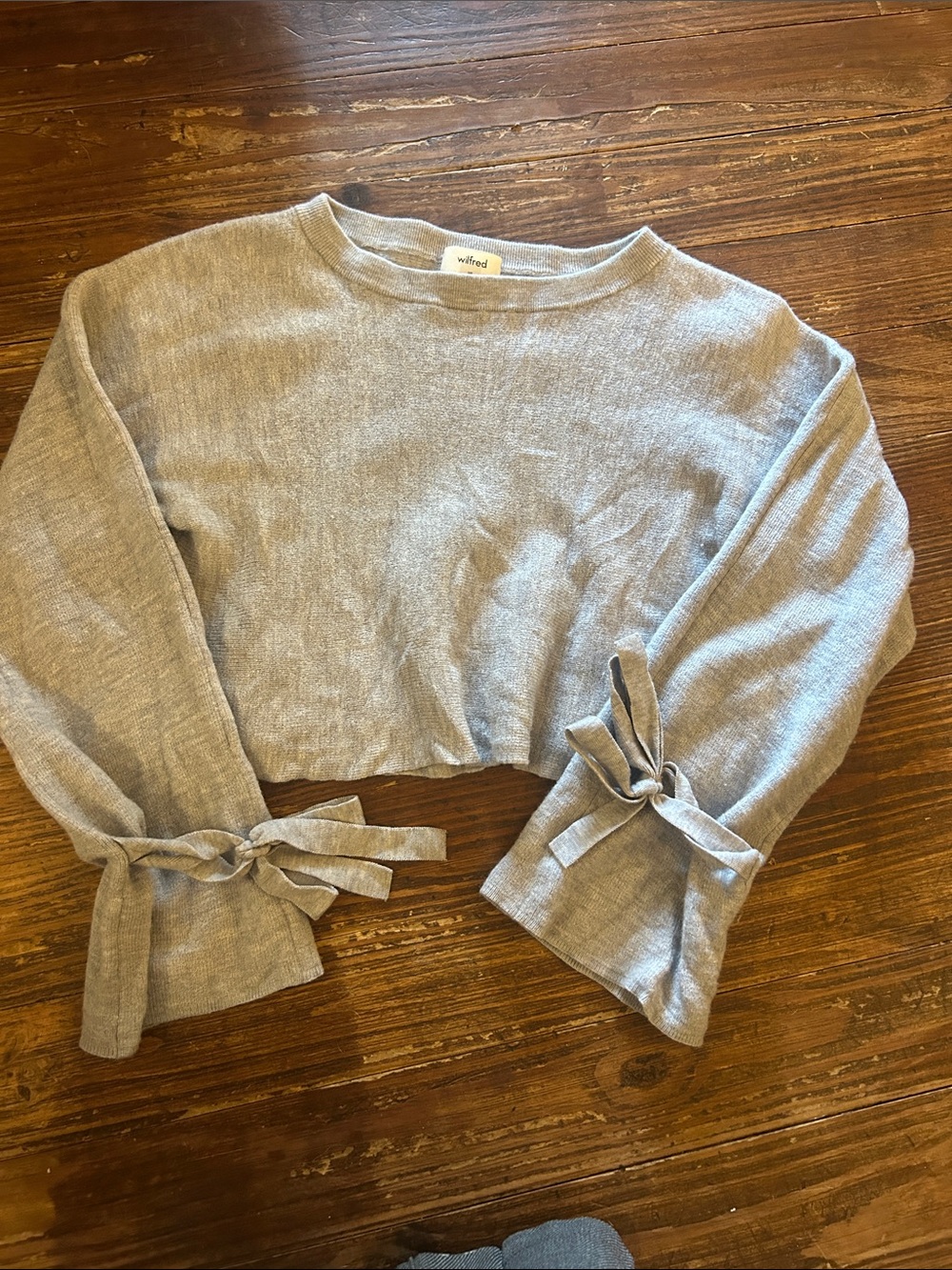Aritzia Wilfred Gray Cropped Crewneck Sweater  Ties EUC perfect for Summer XS